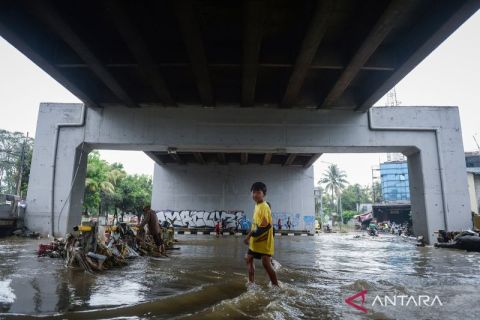 Banjir parah di bawah jalan layang Cibodas Tangerang, akses Cimone - Uwung Jaya terputus