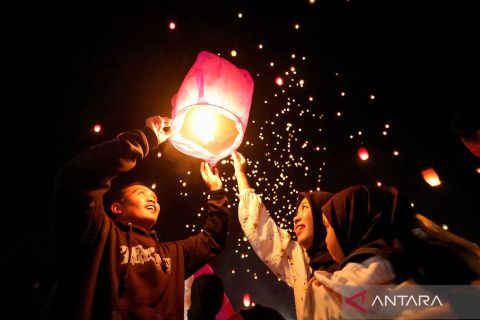 Dworowati Lantern Festival 2025, ribuan lampion hiasi langit di Pujon Malang