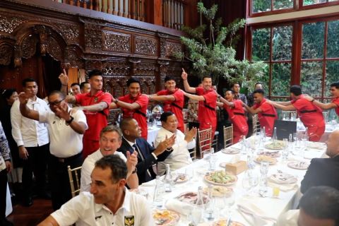 Momen Prabowo dan Timnas nyanyi Gemu Fa Mi Re di Kertanegara