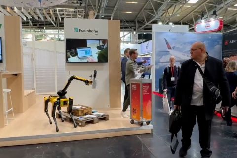 Spot, robot anjing berbasis AI yang mengubah operasi gudang kargo