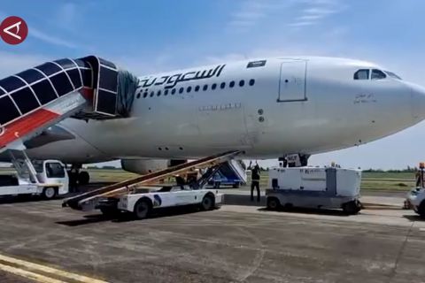 Diteror bom, Pesawat Saudia Airlines mendarat darurat di Bandara KNO