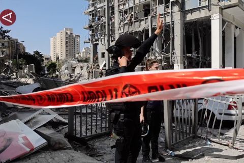 Rudal Iran hantam sasaran di Israel, lukai 30 orang