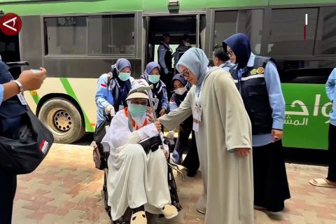 Safari Wukuf bantu jamaah dengan tetap di bus dan didampingi khusus