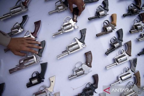 Polda Sumsel musnahkan barang bukti senjata api rakitan