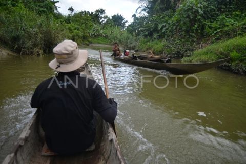 Transportasi sungai di pedalaman Mentawai