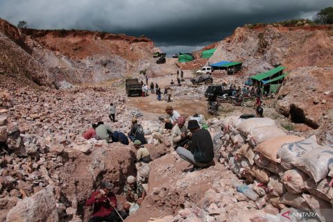 Rencana legalitas tambang rakyat ramah lingkungan di perbukitan Sekotong