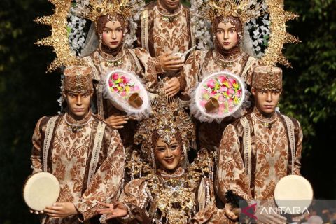 Ngelukat  menjadi tema Gelaran Banyuwangi Ethno Carnival di Banyuwangi