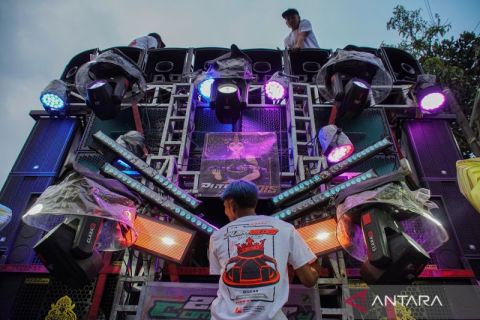 Sound horeg meriahkan karnaval di Malang