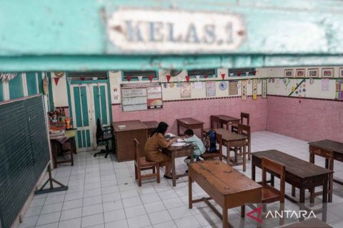Sekolah mendapat sedikit siswa baru karena berada di perkampungan