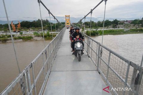 Jembatan yang ambruk akibat bencana di Sulteng mulai dioperasikan lagi pascarekonstruksi