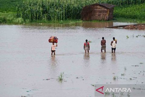 Hujan deras sebabkan Sungai Gangga meluap