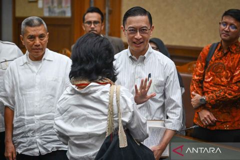 Tom Lembong divonis penjara empat tahun dan enam bulan