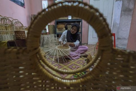 UMKM anyaman rumahan di Kendari