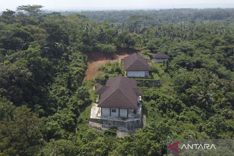 Dibangun dengan APBD Rp2,6 miliar, sekolah di Ciamis ini kini rusak dan terbengkalai