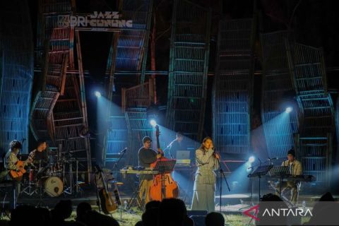 Penampilan spesial Monita Tahalea di Jazz Gunung Bromo 2025