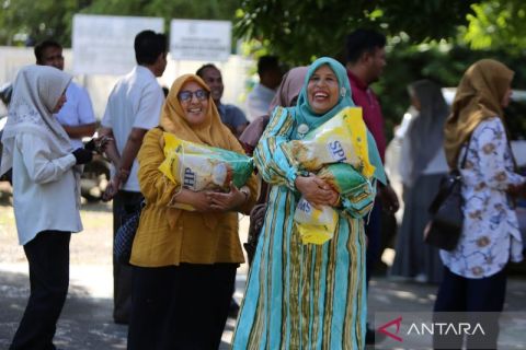 Pemerintah  distribusikan beras SPHP melalui operasi pasar di Aceh