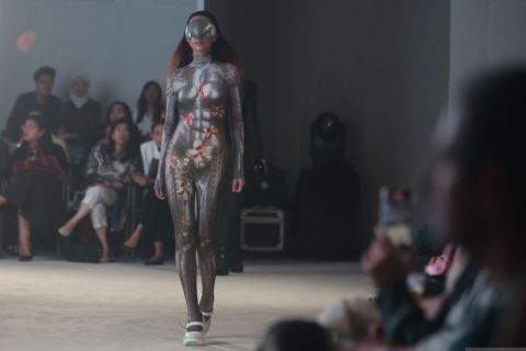 URUB, koleksi LAKON Indonesia dari desainer Prancis Victor Clavelly memukau JF3 Fashion Festival