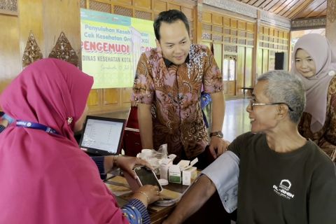 Ratusan pengemudi becak ikuti CKG di Balai Kota Solo