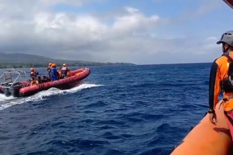 Basarnas Bali lanjutkan pencarian korban kapal tenggelam