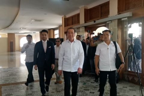 Jalani pemeriksaan, Jokowi serahkan ijazah asli SMA dan S1 pada polisi
