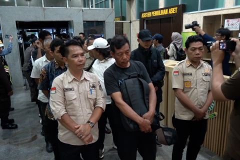 Pungli dana desa, 1 camat dan 20 kepala desa digiring ke Kejati Sumsel
