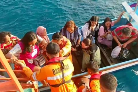 Tim SAR gabungan lanjutkan pencarian dua korban KM Barcelona V