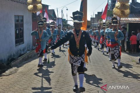 Tradisi Kirab Cacak Tumpeng Agung petani tembakau