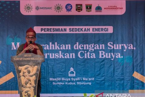 Peresmian pemasangan panel surya Masjid Buya Syafii Maarif