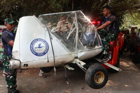 Evakuasi bangkai pesawat latih di Bogor
