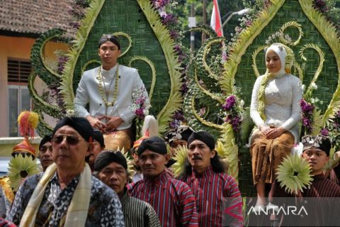 Ratusan seniman ikuti kirab budaya manten lima gunung