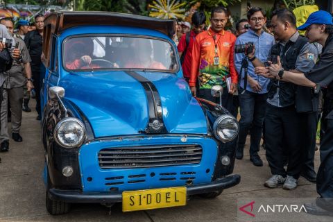 Oplet Si Doel ikut memeriahkan  pembukaan pameran Flora dan Fauna Jakarta 2025