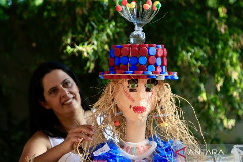 Melihat lomba menghias orang-orangan sawah di Lebanon