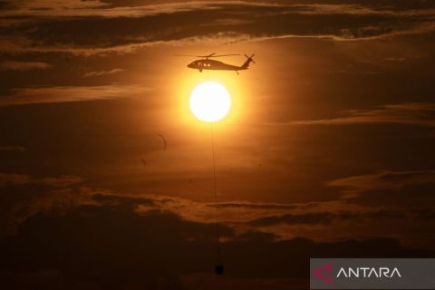 Lahan lima hektare terbakar di Indralaya, petugas gabungan dan helikopter BNPB bergerak cepat padamkan sumber api