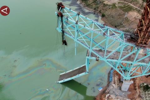 12 tewas dan 4 hilang akibat kecelakaan konstruksi jembatan di China