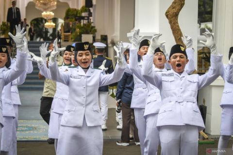 Gladi resik Upacara Penurunan Bendera Merah Putih di Istana Merdeka