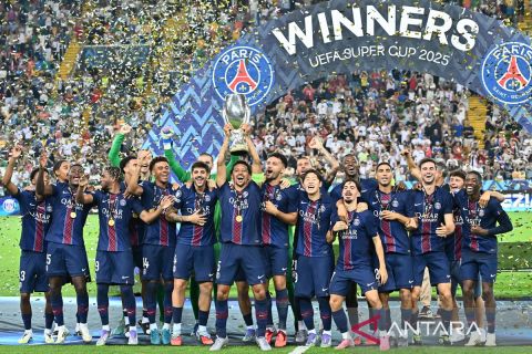 Drama adu penalti, PSG taklukkan Tottenham dan angkat Piala Super UEFA 2025