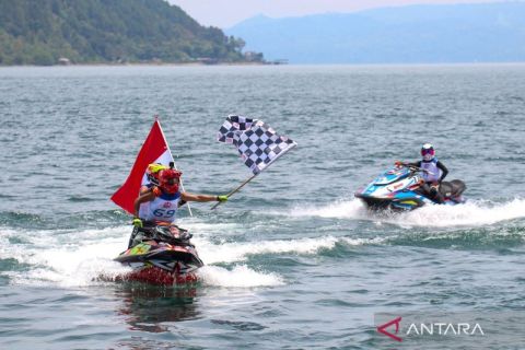 Keren! Boanerges Ratag juarai Aquabike Endurance World Championship di Danau Toba