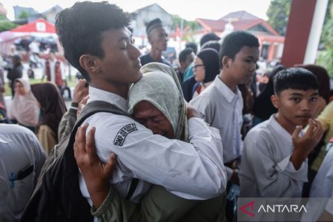Momen haru MPLS, siswa SMA mulai masuk asrama Sekolah Rakyat Menengah Atas 33 Tangerang Selatan
