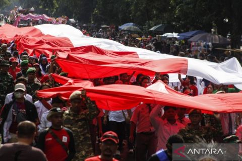 Kirab Merah Putih sepanjang 80 meter di Solo