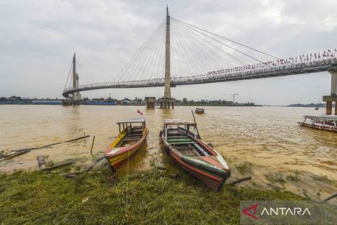 Semarak HUT ke-80 RI, jembatan Gentala Arasy Jambi pun berhias 1.000 Bendera Merah Putih