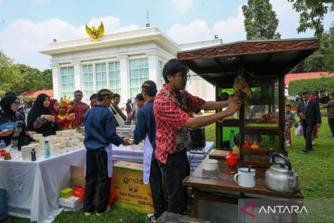 Ada gerobak kuliner masuk ke Istana Kepresidenan