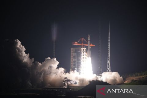 Roket Long March-6 China kirim satelit baru ke orbit Bumi rendah