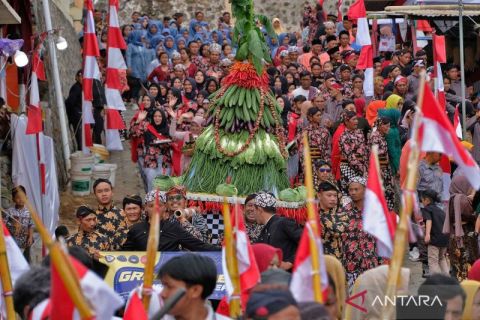 Rayakan HUt ke-80 RI dengan Grebeg Apem Kirab Kemerdekaan