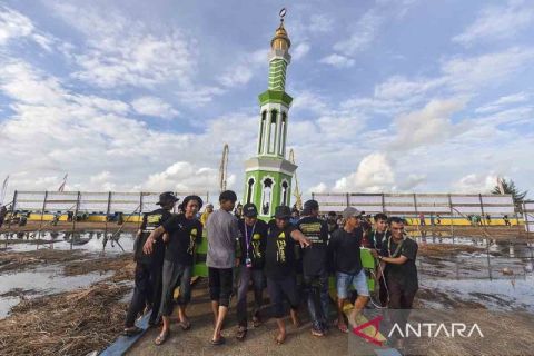Tradisi mandi safar di Air Hitam Laut
