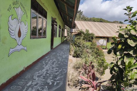 Sejumlah sekolah diliburkan dampak dari abu vulkanik Gunung Lewotobi Laki-laki