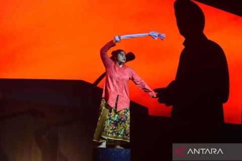 Seniman beratraksi lewat monolog dalam peringatan penghormatan bagi korban terorisme