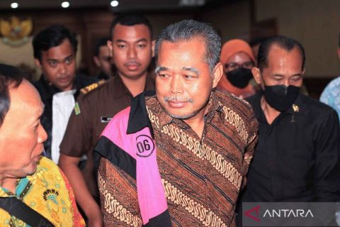 Hakim nonaktif Djuyamto didakwa terima suap Rp9,5 miliar untuk vonis lepas kasus korupsi CPO