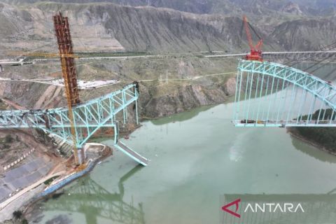 Empat orang tewas dan belasan lainnya hilang dalam kecelakaan konstruksi jembatan kereta api di China