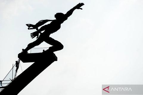 Konservasi tiang patung dirgantara