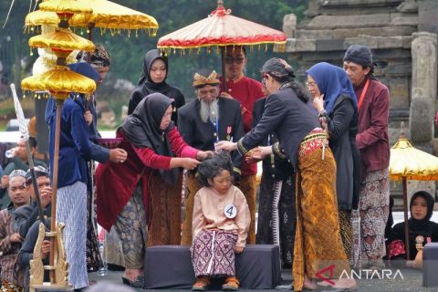 Ritual potong rambut gimbal ramaikan Dieng Culture Festival 2025